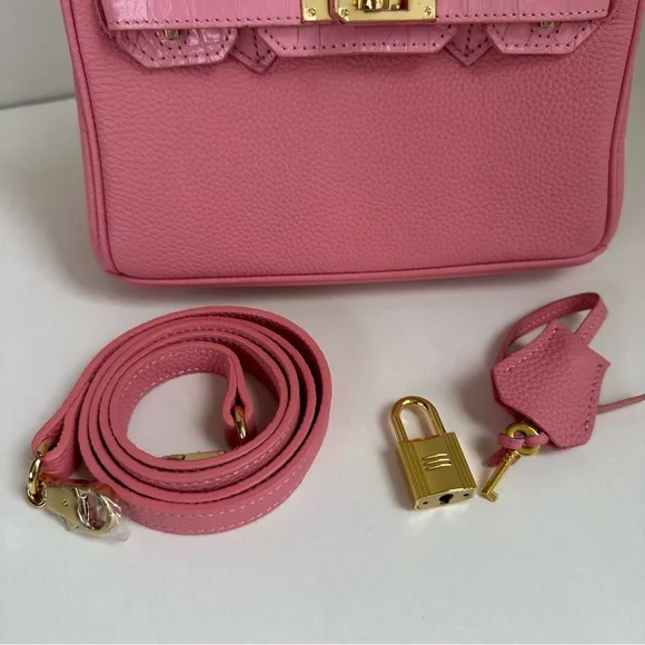 Classic Mini Leather Hangbag Gold Lock - Picture 4 of 14